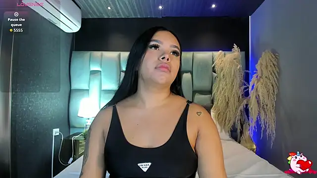 Snapshot of MarianaGarciaa__ chatting on 06-19-26, 07:20 MarianaGarciaa online show from 06-19-26, 07:20
