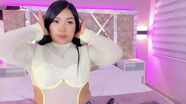 MarianaGarciaa   online show from 12-16-25, 05:39