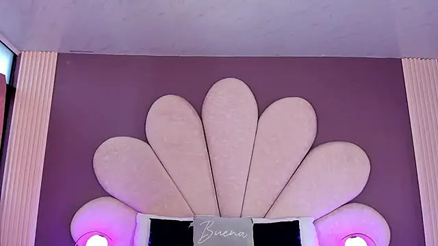 MarianaGarciaa   online show from 10-21-25, 11:31