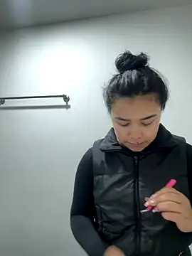 MarianaGarciaa   online show from 12-19-25, 06:32