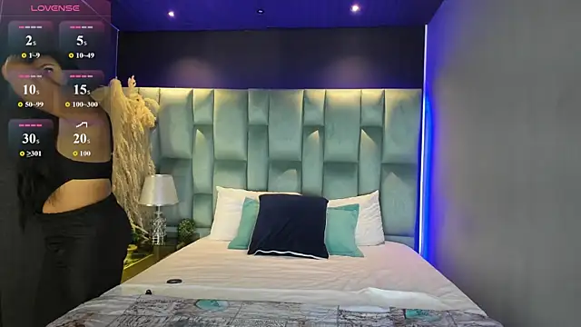 MarianaGarciaa   online show from 09-10-25, 11:31