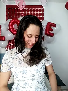 Snapshot of lovely_kitt chatting on 02-15-26, 03:40 lovely kitt online show from 02-15-26, 03:40