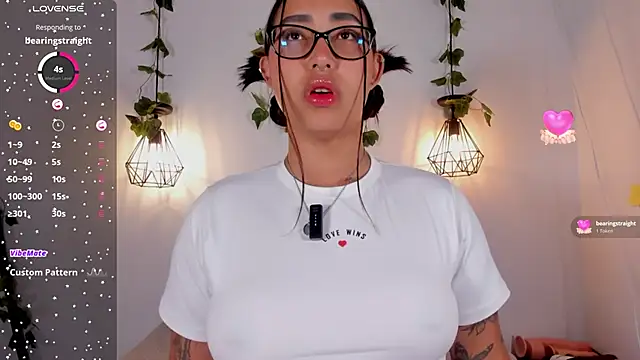 Snapshot of melanieecox chatting on 03-03-26, 02:51 melanieecox online show from 03-03-26, 02:51