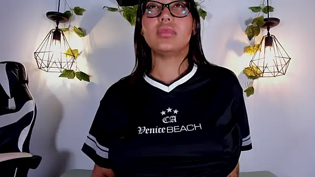 melanieecox online show from 05-05-26, 12:24