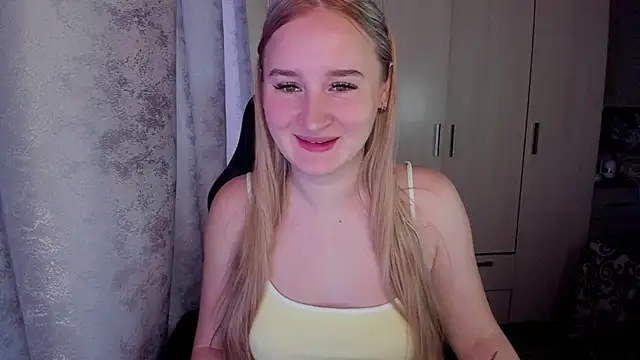 Snapshot of KeiraNight chatting on 09-21-25, 02:17 KeiraNight online show from 09-21-25, 02:17