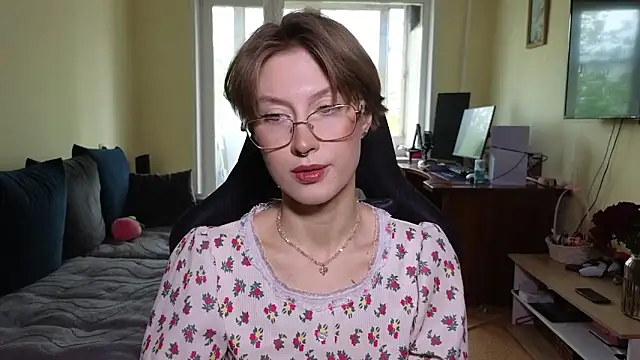 Snapshot of MalvinaBlum chatting on 05-17-26, 03:06 MalvinaBlum online show from 05-17-26, 03:06