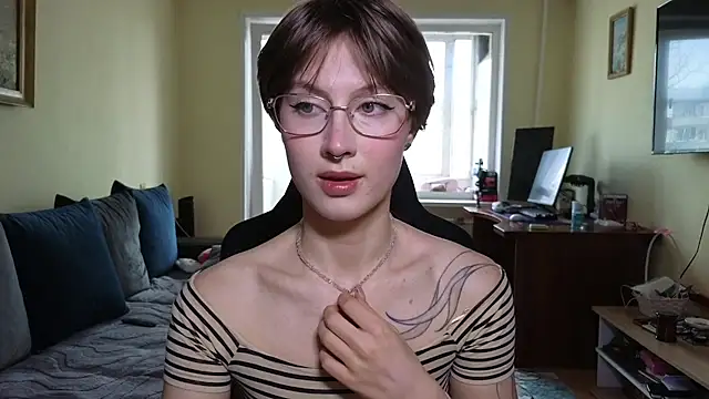 Snapshot of MalvinaBlum chatting on 04-19-26, 04:24 MalvinaBlum online show from 04-19-26, 04:24