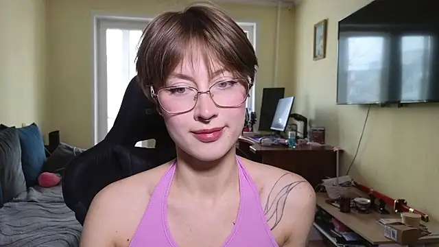 Snapshot of MalvinaBlum chatting on 04-16-26, 05:41 MalvinaBlum online show from 04-16-26, 05:41