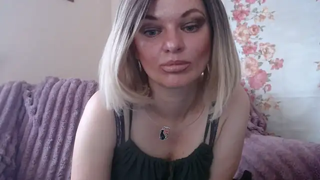 Snapshot of YourSweetJam chatting on 06-06-26, 05:56 YourSweetJam online show from 06-06-26, 05:56