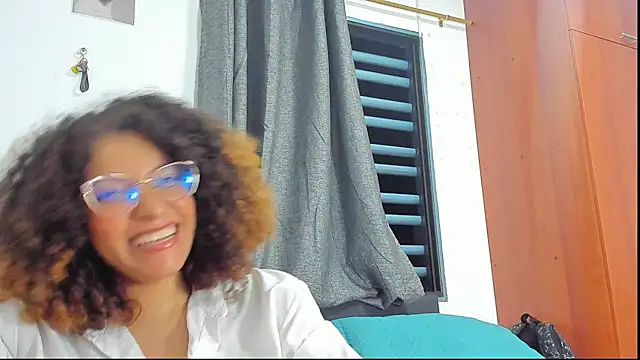 Ada gales  online show from 10-30-25, 03:49