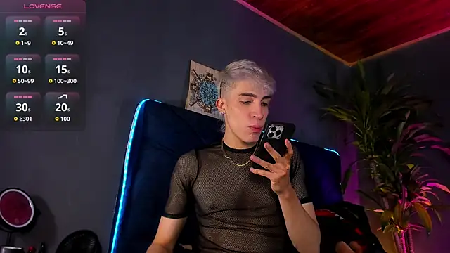 Snapshot of Angel_Snowhotxxx chatting on 05-21-26, 03:37 Angel Snowhotxxx online show from 05-21-26, 03:37