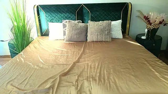 IceDanielles online show from 03-26-26, 01:31