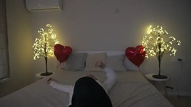 Snapshot of IceDanielles chatting on 03-15-25, 12:34 IceDanielles online show from 03-15-25, 12:34