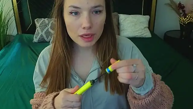 IceDanielles online show from 04-10-26, 01:07