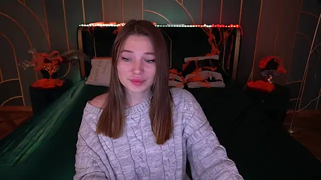 IceDanielles online show from 10-28-25, 01:32