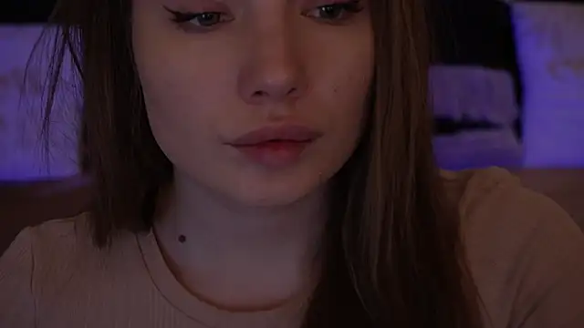 IceDanielles online show from 11-28-25, 01:33