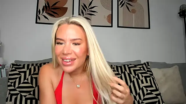 Snapshot of Alexia-Lee chatting on 10-19-25, 08:33 Alexia-Lee online show from 10-19-25, 08:33