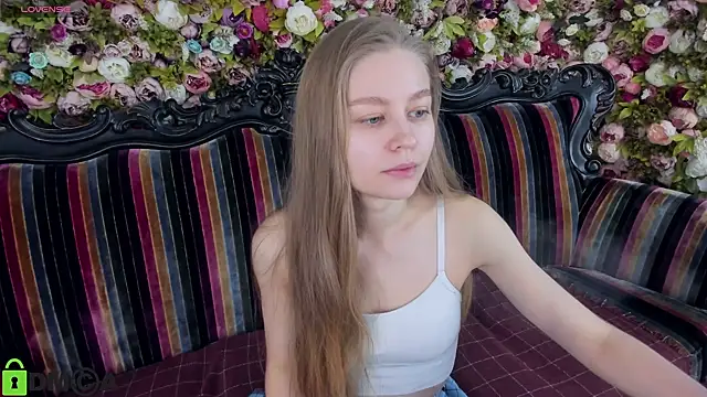 Snapshot of Polumna_cute chatting on 01-23-25, 09:29 Polumna cute online show from 01-23-25, 09:29