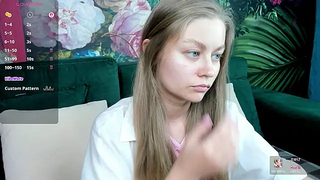Snapshot of Polumna_cute chatting on 05-23-26, 09:52 Polumna cute online show from 05-23-26, 09:52