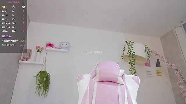 Snapshot of Bella-Franco chatting on 03-06-25, 03:13 Bella-Franco online show from 03-06-25, 03:13