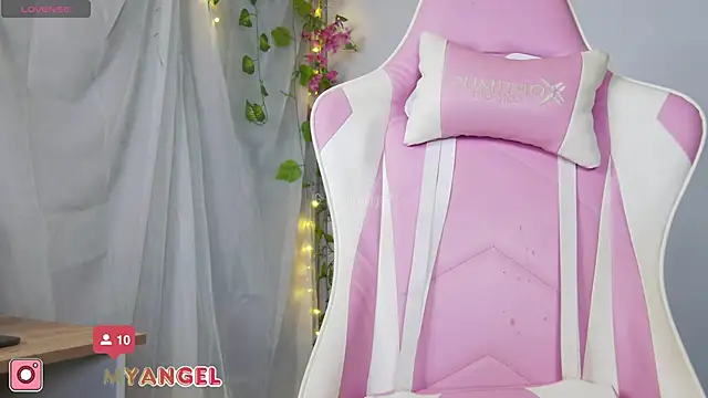 Snapshot of Bella-Franco chatting on 01-17-25, 04:26 Bella-Franco online show from 01-17-25, 04:26