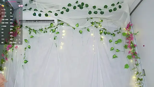 Snapshot of Bella-Franco chatting on 01-09-25, 04:28 Bella-Franco online show from 01-09-25, 04:28