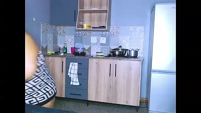 Snapshot of fatafricanqueen chatting on 03-15-25, 12:34 fatafricanqueen online show from 03-15-25, 12:34