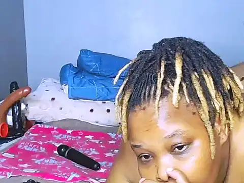 Snapshot of fatafricanqueen chatting on 10-10-25, 10:10 fatafricanqueen online show from 10-10-25, 10:10