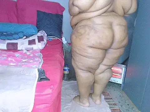 Snapshot of fatafricanqueen chatting on 07-23-26, 09:00 fatafricanqueen online show from 07-23-26, 09:00