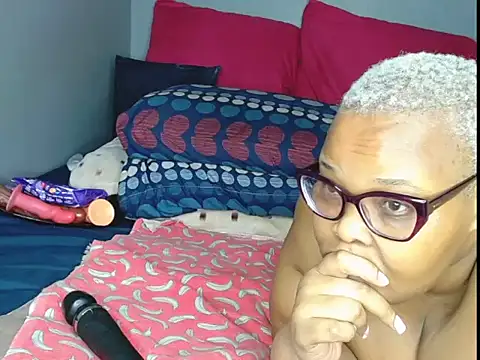 Snapshot of fatafricanqueen chatting on 06-26-26, 10:43 fatafricanqueen online show from 06-26-26, 10:43