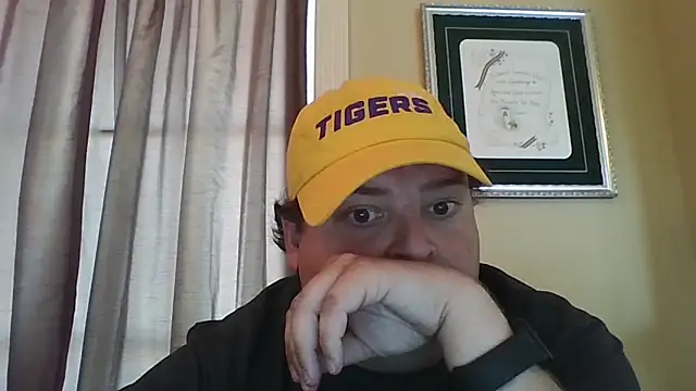 Snapshot of YelpedAverting chatting on 09-13-25, 09:15 YelpedAverting online show from 09-13-25, 09:15