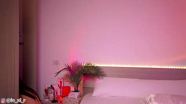 Snapshot of Lexi_Reed chatting on 10-20-25, 02:06 Lexi Reed online show from 10-20-25, 02:06