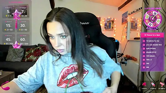 Snapshot of PlayfulGoddess chatting on 10-07-25, 01:01 PlayfulGoddess online show from 10-07-25, 01:01