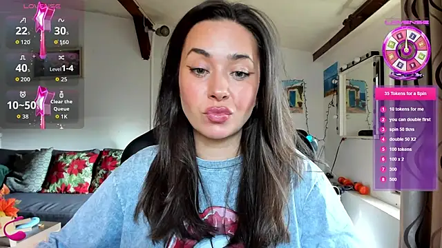 Snapshot of PlayfulGoddess chatting on 10-11-25, 08:15 PlayfulGoddess online show from 10-11-25, 08:15