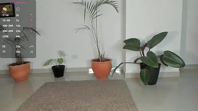 Snapshot of AnaHenao chatting on 12-17-25, 11:54 AnaHenao online show from 12-17-25, 11:54