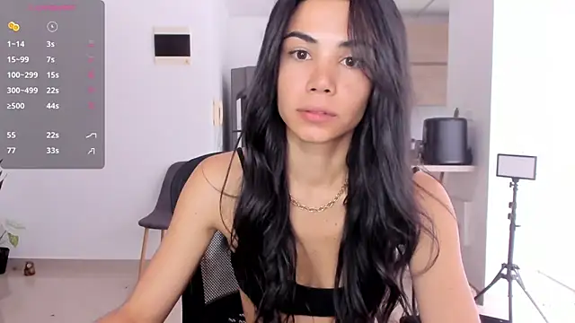 Snapshot of AnaHenao chatting on 11-30-25, 08:31 AnaHenao online show from 11-30-25, 08:31