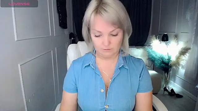 Juarnea online show from 02-24-26, 01:01