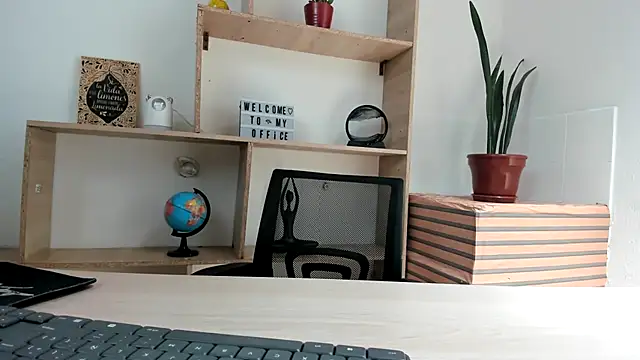 merlinaadams  online show from 10-01-25, 04:55