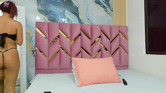 littleebonny online show from 12-21-25, 01:02