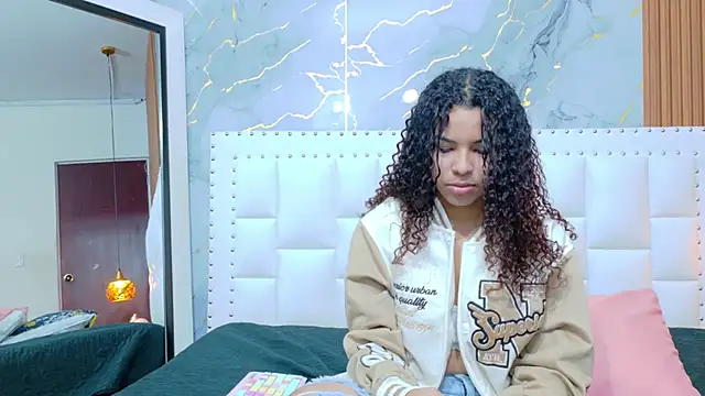 littleebonny online show from 10-10-25, 07:25