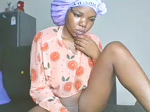 Snapshot of sweet_bigclit chatting on 04-23-26, 04:41 sweet bigclit online show from 04-23-26, 04:41