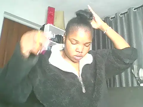 Snapshot of sweet_bigclit chatting on 09-14-25, 05:30 sweet bigclit online show from 09-14-25, 05:30