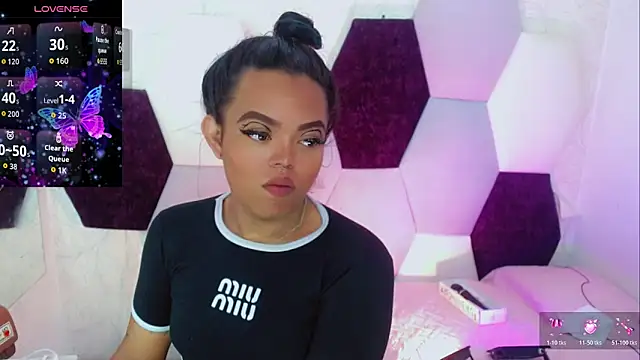 Snapshot of KayleighDreams_ chatting on 02-10-26, 02:43 KayleighDreams online show from 02-10-26, 02:43