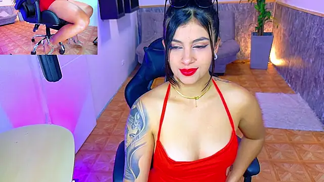 Snapshot of emily_jones_1 chatting on 09-19-25, 12:53 emily jones 1 online show from 09-19-25, 12:53