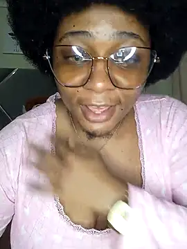 Snapshot of CocoBootyyy chatting on 09-28-25, 10:17 CocoBootyyy online show from 09-28-25, 10:17
