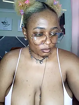 Snapshot of CocoBootyyy chatting on 10-02-25, 04:16 CocoBootyyy online show from 10-02-25, 04:16