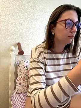 BeatriceTender online show from 10-27-25, 09:43