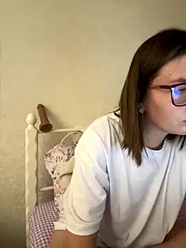 BeatriceTender online show from 11-13-25, 07:40