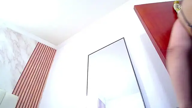 Anabella Thompson online show from 11-13-25, 10:41