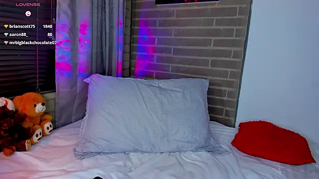 Snapshot of liam_oficial02 chatting on 02-12-26, 02:11 liam oficial02 online show from 02-12-26, 02:11